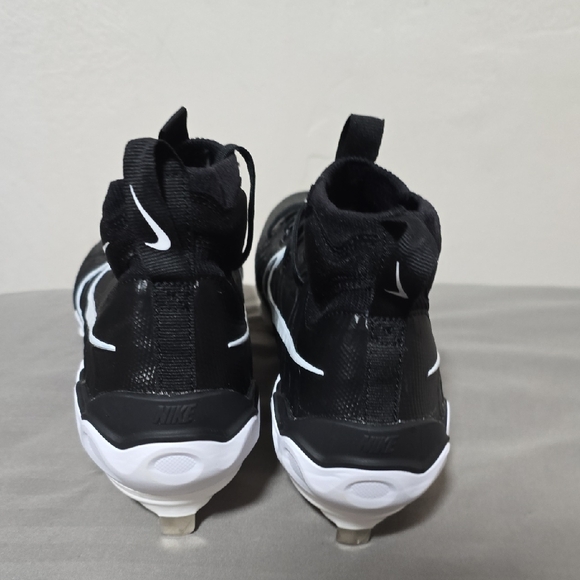 The Nike Alpha Huarache NXT can help you get up to speed in a flash. - Picture 4 of 5